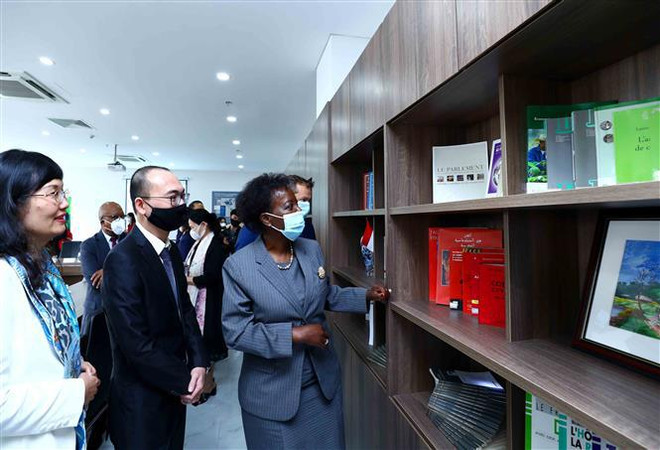 法语国家国际组织秘书长造访越南外交学院 出席法语室揭牌仪式 ảnh 1 法语国家国际组织秘书长造访越南外交学院 出席法语室揭牌仪式 ảnh 1