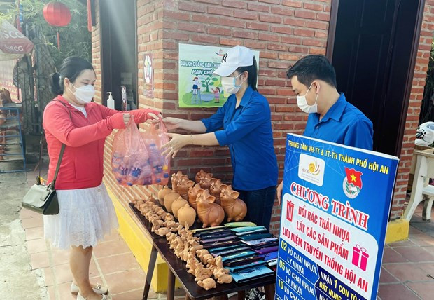 广南省回收垃圾计划:塑料垃圾换纪念品 ảnh 1 广南省回收垃圾计划:塑料垃圾换纪念品 ảnh 1