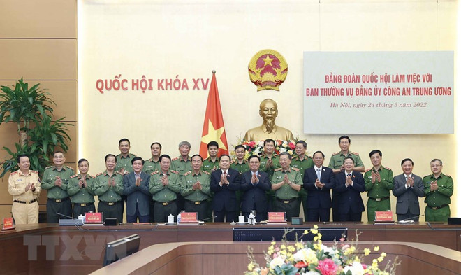 国会主席王廷惠主持国会党组与中央公安党委常务委员会会议 ảnh 2