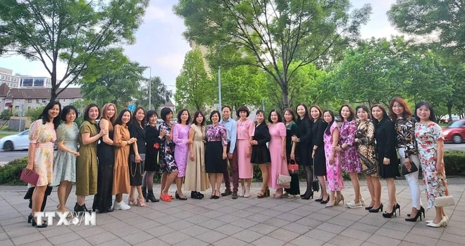 旅匈越南妇女协会开展成立20周年庆祝活动 ảnh 2 旅匈越南妇女协会开展成立20周年庆祝活动 ảnh 2