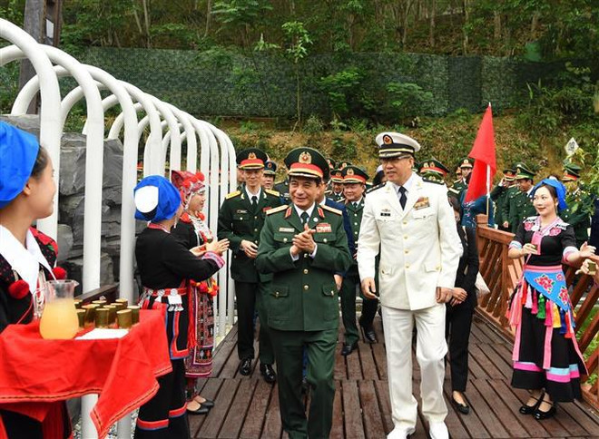 越中边境国防友好交流:共建和平、友好、合作与发展的边界线 ảnh 1 越中边境国防友好交流:共建和平、友好、合作与发展的边界线 ảnh 1