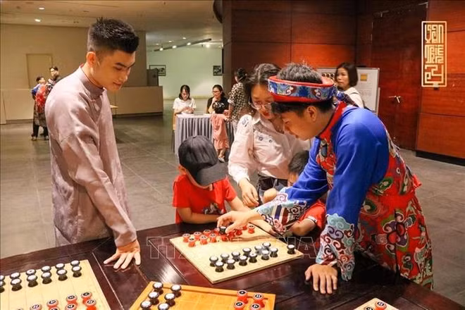 2024年雄王祭祖日：“回响”专题展览在河内博物馆举行 ảnh 1