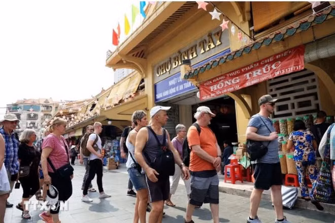 越南驻意大利大使馆在马尔凯大区推介越南旅游 ảnh 1