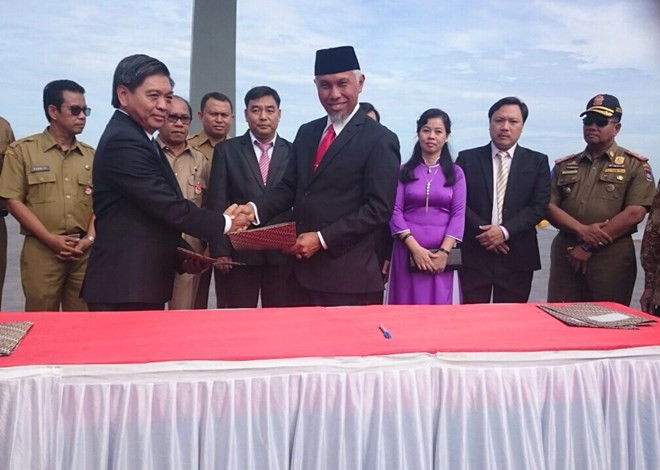 越南巴地头顿省头顿市与印尼西苏门答腊省巴东市结为友好城市 ảnh 1 越南巴地头顿省头顿市与印尼西苏门答腊省巴东市结为友好城市 ảnh 1