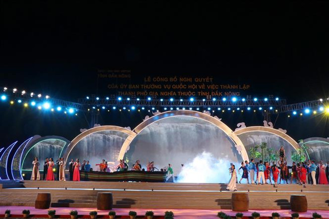 国家副主席邓氏玉盛出席得农省嘉仪市建市公布仪式 ảnh 1