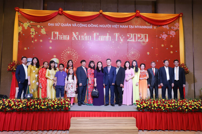 旅外越南人纷纷举行活动喜迎新春佳节 ảnh 4