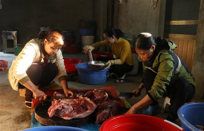 老街省烟熏腊肉、腊肠以特色味道闻名远近 ảnh 1 老街省烟熏腊肉、腊肠以特色味道闻名远近 ảnh 1