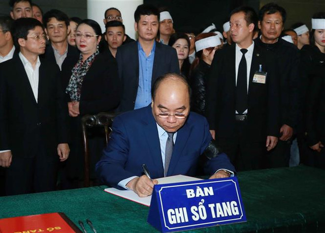 越共中央公安党委、公安部为在同心乡执行任务时牺牲的三名公安烈士隆重举行葬礼仪式 ảnh 2