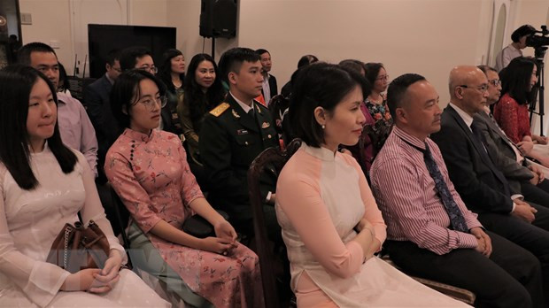 国会副主席丛氏放：党和国家一向重视海外越侨对祖国所作出的贡献 ảnh 2