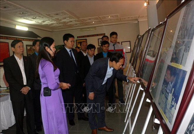 庆祝越南共产党建党90周年的展览会举行 ảnh 1 庆祝越南共产党建党90周年的展览会举行 ảnh 1
