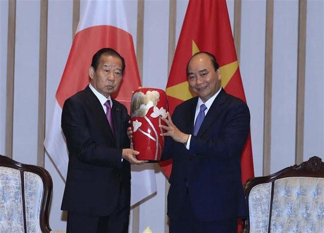 越南政府总理阮春福会见日本自由民主党秘书长、日越友好议员小组主席二阶俊博 ảnh 1 越南政府总理阮春福会见日本自由民主党秘书长、日越友好议员小组主席二阶俊博 ảnh 1