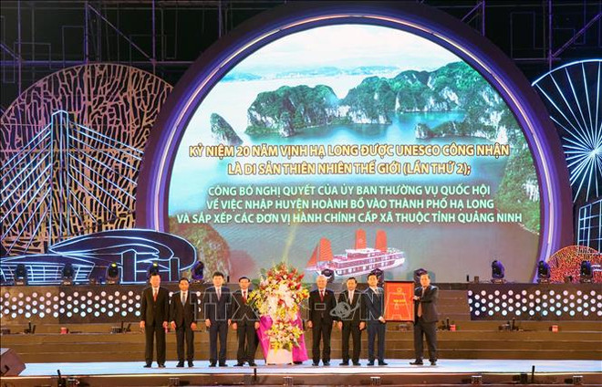 广宁省举行下龙湾被列入世界自然遗产名录20周年纪念典礼 ảnh 1 广宁省举行下龙湾被列入世界自然遗产名录20周年纪念典礼 ảnh 1