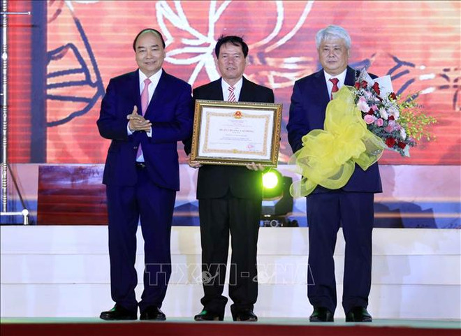 阮春福总理出席茶荣省成立120周年纪念典礼 ảnh 1 阮春福总理出席茶荣省成立120周年纪念典礼 ảnh 1