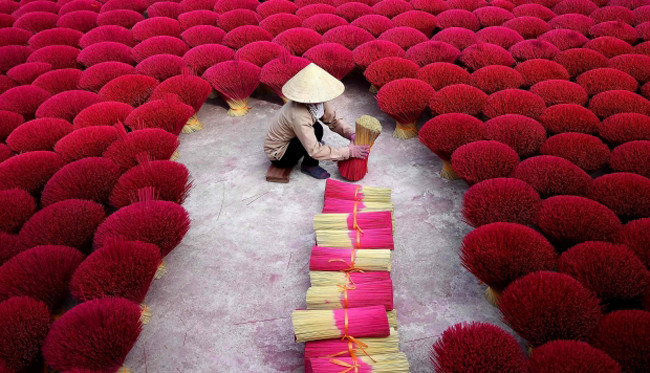 河内广富桥村佛香制作村出现在法新社网站上 ảnh 1 河内广富桥村佛香制作村出现在法新社网站上 ảnh 1