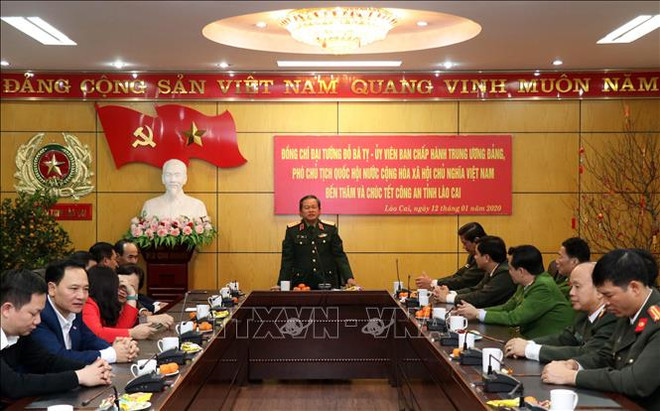 越南领导开展春节前夕走访慰问活动 ảnh 2 越南领导开展春节前夕走访慰问活动 ảnh 2