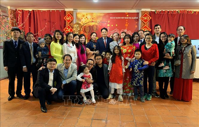 旅外越南人纷纷举行活动喜迎新春佳节 ảnh 2