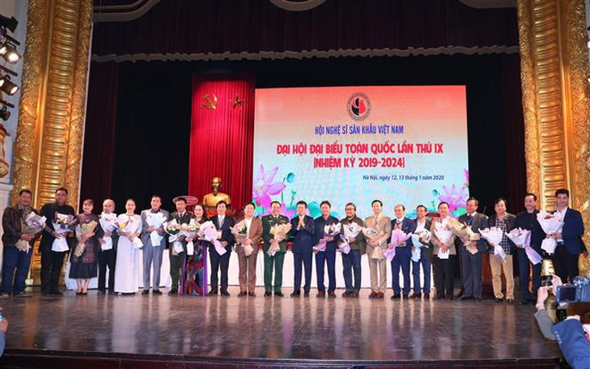 武文赏出席越南戏剧艺术家协会第9次全国代表大会 ảnh 1 武文赏出席越南戏剧艺术家协会第9次全国代表大会 ảnh 1