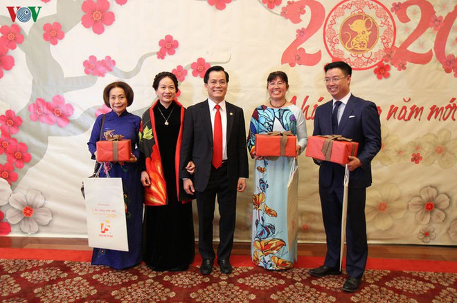 旅居世界各国越南人举行2020庚子春节迎春活动 ảnh 1 旅居世界各国越南人举行2020庚子春节迎春活动 ảnh 1