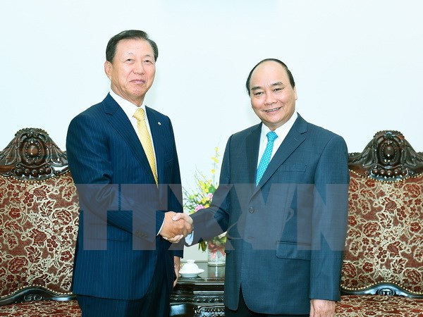 越南政府总理阮春福分别会见韩国CJ集团和CS集团领导 ảnh 1 越南政府总理阮春福分别会见韩国CJ集团和CS集团领导 ảnh 1