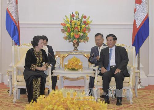 越南国会主席阮氏金银会见柬埔寨首相洪森 ảnh 1 越南国会主席阮氏金银会见柬埔寨首相洪森 ảnh 1