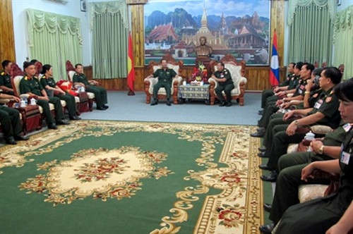 越南年轻军官代表团访问老挝凯山•丰威汉国防学院 ảnh 1 越南年轻军官代表团访问老挝凯山•丰威汉国防学院 ảnh 1