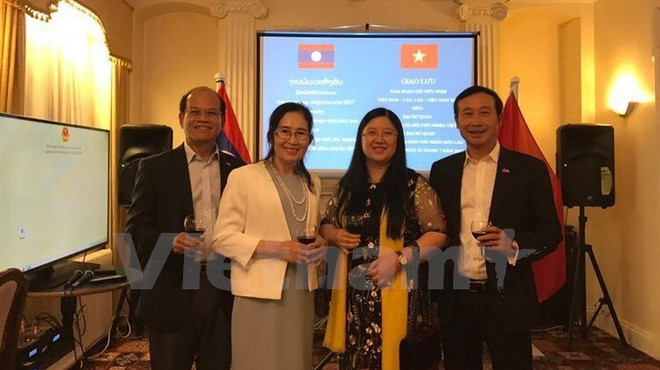 越老建交55周年：越老团结友好交流会在英国举行 ảnh 1