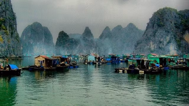 越南广宁省下龙湾上的万门渔村跻身景色美轮美奂之村的前22强 ảnh 1