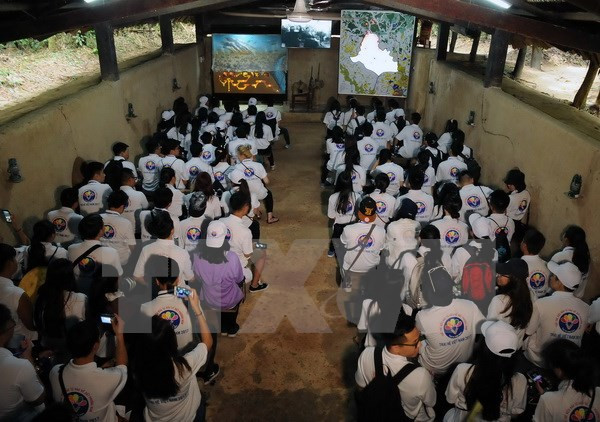 2017年海外越裔青少年与胡志明市青年夏令营正式开幕 ảnh 1 2017年海外越裔青少年与胡志明市青年夏令营正式开幕 ảnh 1