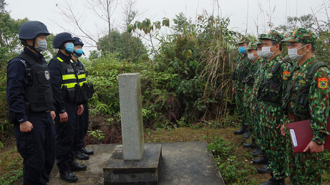 越中开展边境联合巡逻 有效防止新冠肺炎扩散蔓延 ảnh 1 越中开展边境联合巡逻 有效防止新冠肺炎扩散蔓延 ảnh 1