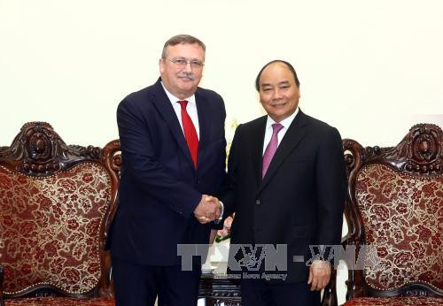 政府总理阮春福会见匈牙利驻越南大使尔利·萨巴 ảnh 1