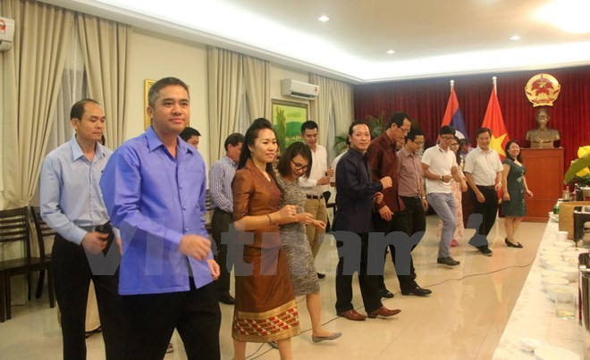 越老关系55周年:越南和老挝驻马来西亚大使馆举行体育文化交流 ảnh 1 越老关系55周年:越南和老挝驻马来西亚大使馆举行体育文化交流 ảnh 1