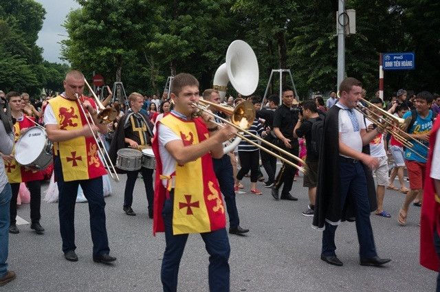 首次国际狂欢节在河内市步行街区热闹登场 ảnh 2