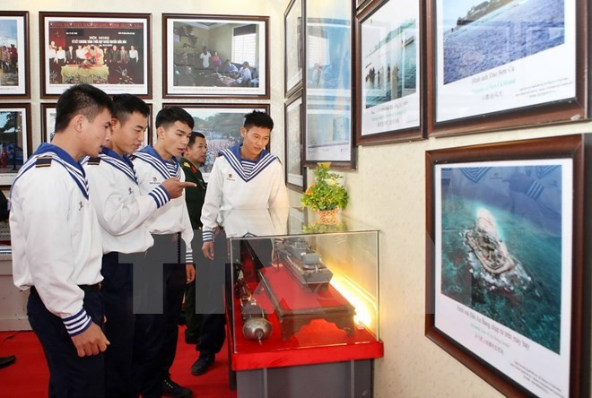“黄沙和长沙归属越南:历史证据和法律依据” 资料图片展在乂安省举行 ảnh 1 “黄沙和长沙归属越南:历史证据和法律依据” 资料图片展在乂安省举行 ảnh 1