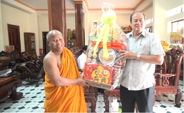 安江省举行多项活动 庆祝高棉族同胞报孝节 ảnh 1 安江省举行多项活动 庆祝高棉族同胞报孝节 ảnh 1