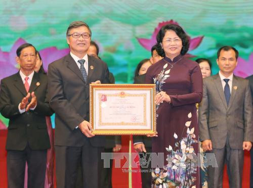 国家副主席邓氏玉盛出席越南最高人民法院传统日72周年纪念活动 ảnh 1 国家副主席邓氏玉盛出席越南最高人民法院传统日72周年纪念活动 ảnh 1