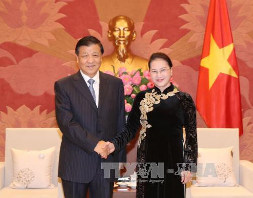 阮春福和阮氏金银会见中共中央政治局常委、中央书记处书记刘云山 ảnh 2 阮春福和阮氏金银会见中共中央政治局常委、中央书记处书记刘云山 ảnh 2