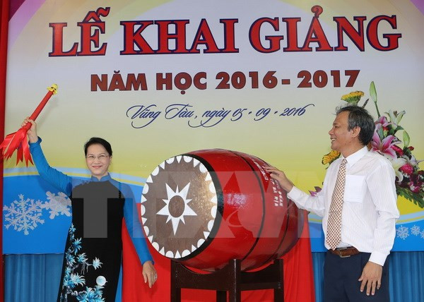 国会主席阮氏金银出席巴地头顿省黎贵惇重点中学开学典礼 ảnh 1 国会主席阮氏金银出席巴地头顿省黎贵惇重点中学开学典礼 ảnh 1