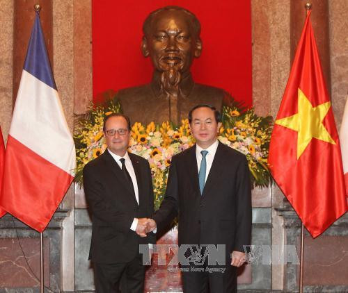 越法两国发表联合声明 同意推进越法战略伙伴关系走向深入 ảnh 1 越法两国发表联合声明 同意推进越法战略伙伴关系走向深入 ảnh 1