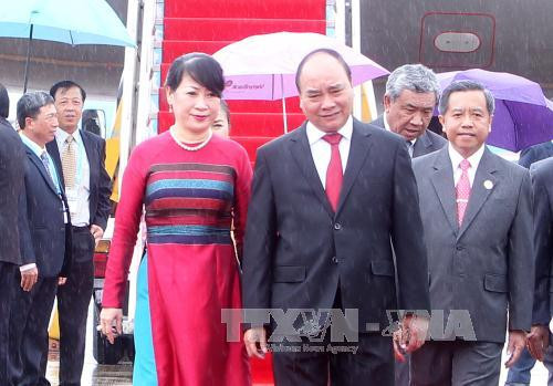 阮春福总理抵达老挝万象开始出席第28届和第29届东盟峰会及系列会议 ảnh 1 阮春福总理抵达老挝万象开始出席第28届和第29届东盟峰会及系列会议 ảnh 1