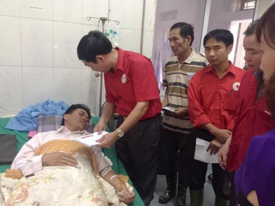 越南红十字会紧急救助暴雨洪水中的灾民 ảnh 2