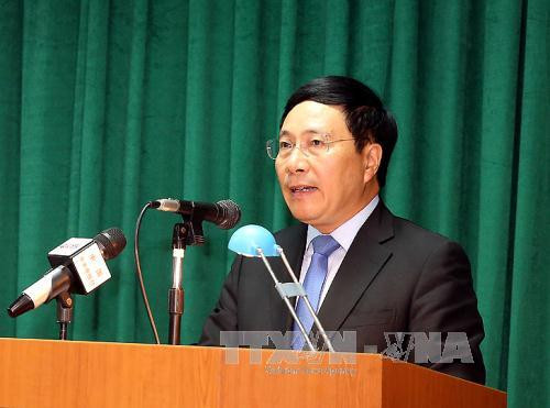 越南政府副总理兼外长范平明率团出席在菲举行的第50届东盟外长会议 ảnh 1 越南政府副总理兼外长范平明率团出席在菲举行的第50届东盟外长会议 ảnh 1
