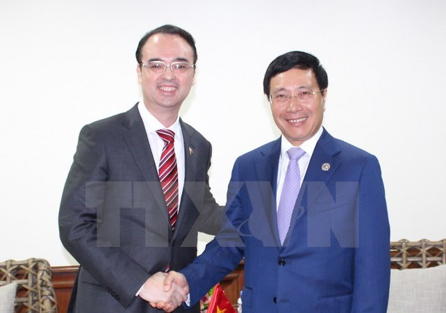 第50届东盟外长会议:越南政府副总理兼外长范平明分别与各国外长举行双边会晤 ảnh 3 第50届东盟外长会议:越南政府副总理兼外长范平明分别与各国外长举行双边会晤 ảnh 3