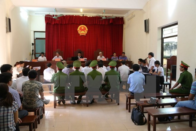河内市美德县人民法院开庭审理同心乡十名前干部滥用职权案 ảnh 2 河内市美德县人民法院开庭审理同心乡十名前干部滥用职权案 ảnh 2