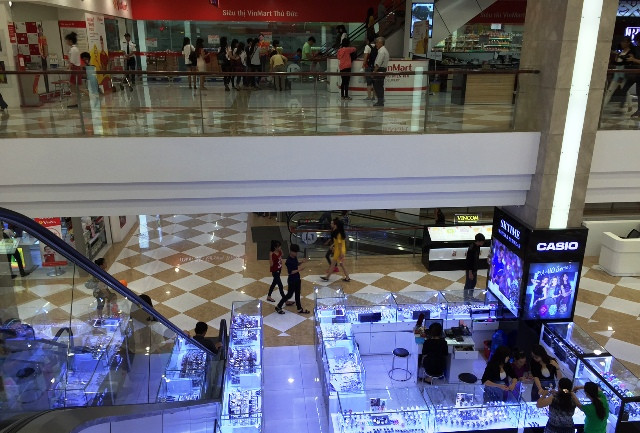 2017年上半年胡志明市社会消费品零售总额增长10.2% ảnh 1 2017年上半年胡志明市社会消费品零售总额增长10.2% ảnh 1