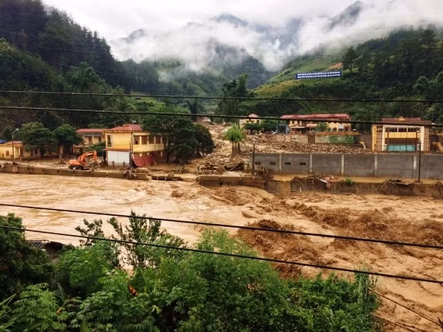 越南红十字会紧急救助暴雨洪水中的灾民 ảnh 1