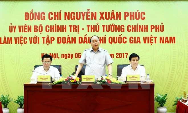 越南政府总理阮春福莅临越南国家油气集团调研 ảnh 1