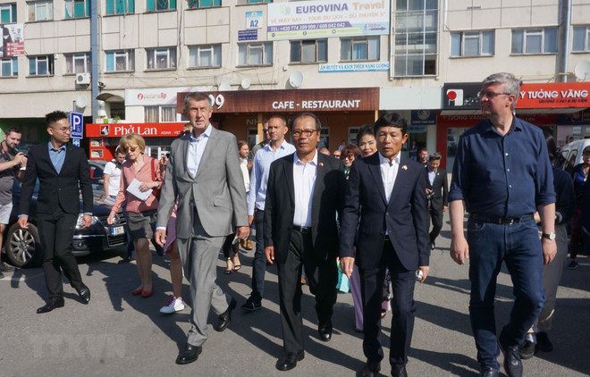 捷克总理高度评价捷越关系和旅捷越南人社群的地位 ảnh 1 捷克总理高度评价捷越关系和旅捷越南人社群的地位 ảnh 1