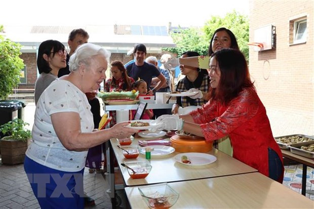 比利时“夏季过春节”为越南贫困儿童捐款 ảnh 2 比利时“夏季过春节”为越南贫困儿童捐款 ảnh 2