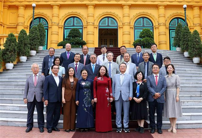 越南国家副主席武氏映春会见爱越韩国人协会代表团 ảnh 1 越南国家副主席武氏映春会见爱越韩国人协会代表团 ảnh 1