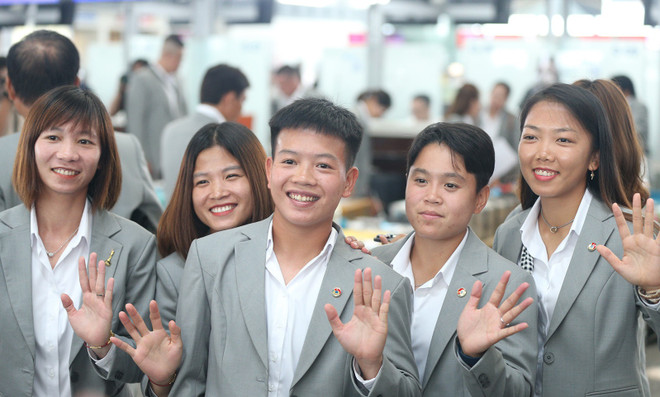 越南国家女足队启程前往新西兰参加2023年国际足联女子世界杯 ảnh 2 越南国家女足队启程前往新西兰参加2023年国际足联女子世界杯 ảnh 2